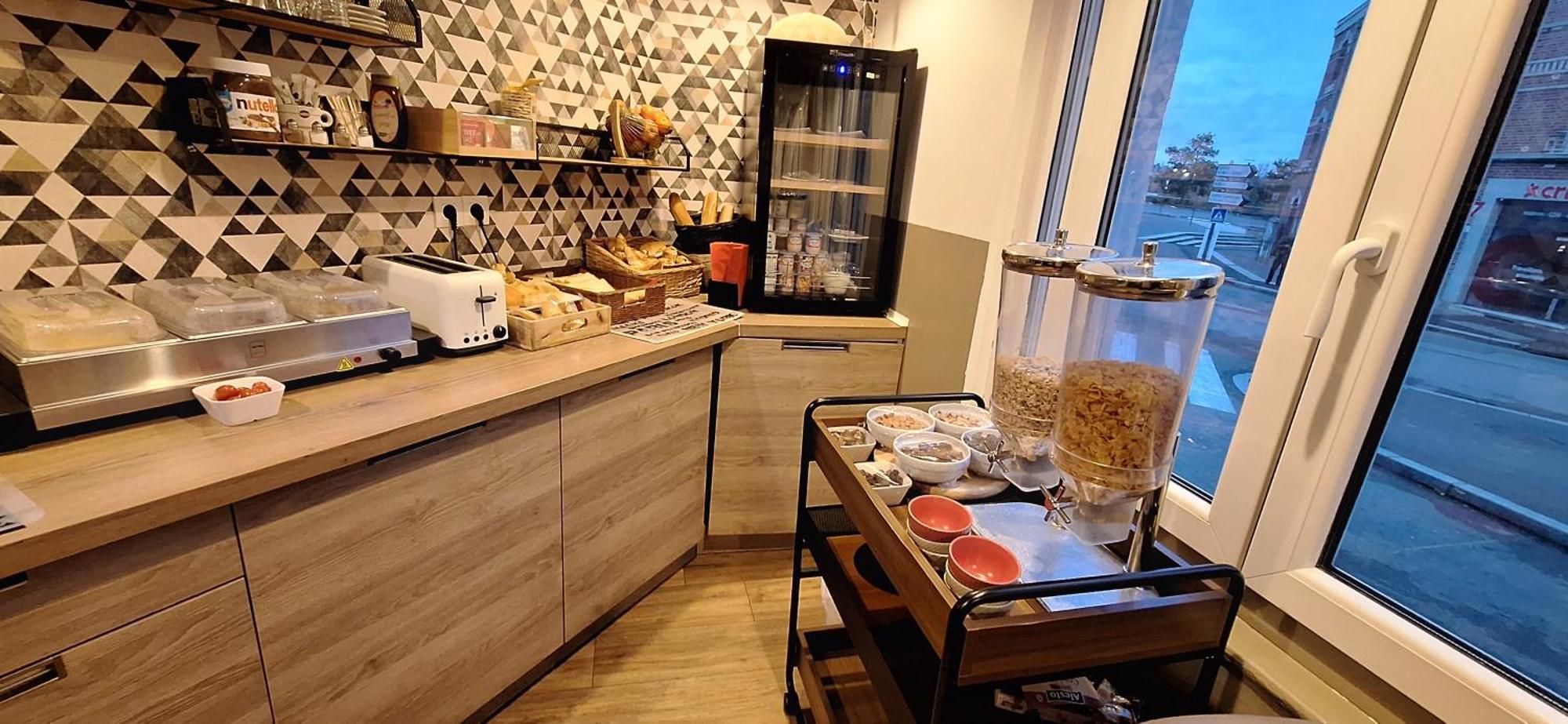 Hotel- Restaurant Le Saint Quentin Ngoại thất bức ảnh